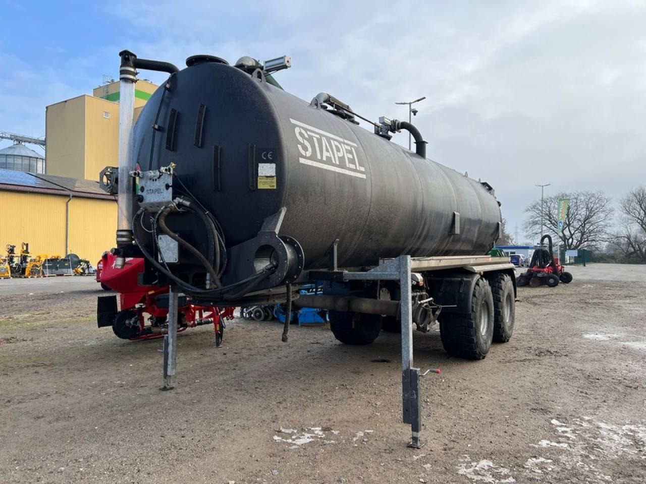 SATTELTANKAUFLIEGER STAPEL SAP 26 - Опрема за наѓубрување: слика 1 SATTELTANKAUFLIEGER STAPEL SAP 26 - Опрема за наѓубрување: слика 1