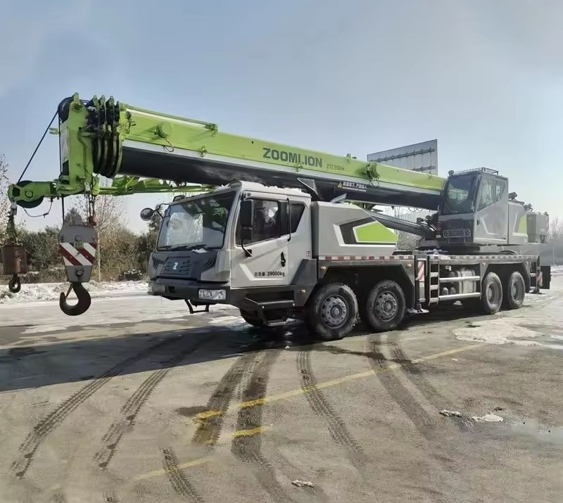 Zoomlion ZTC350 ZTC250 ZTC550 ZTC1000 35t 35ton 50t 70t - Мобилен кран: слика 1 Zoomlion ZTC350 ZTC250 ZTC550 ZTC1000 35t 35ton 50t 70t - Мобилен кран: слика 1