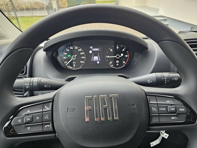 FIAT Ducato 35 L3H2 13m³ Klima Temp 260° Kamera PDC... - Товарно комбе: слика 4 FIAT Ducato 35 L3H2 13m³ Klima Temp 260° Kamera PDC... - Товарно комбе: слика 4