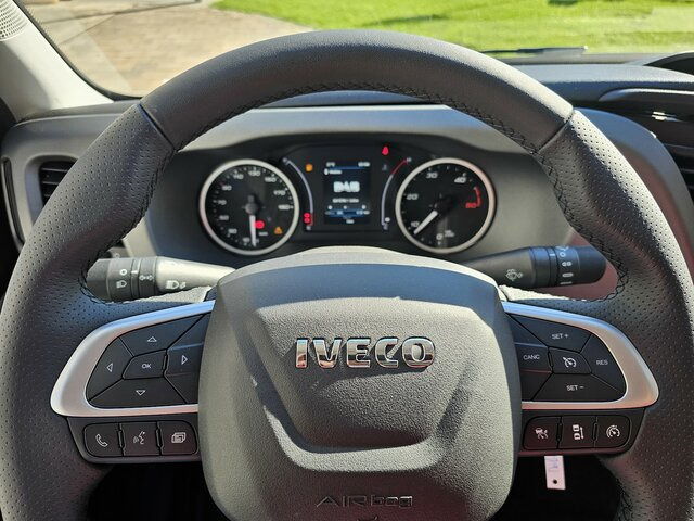 IVECO Daily 35S18 3.0 Koffer Voll-LED Navigation - Комбе фургон: слика 5 IVECO Daily 35S18 3.0 Koffer Voll-LED Navigation - Комбе фургон: слика 5