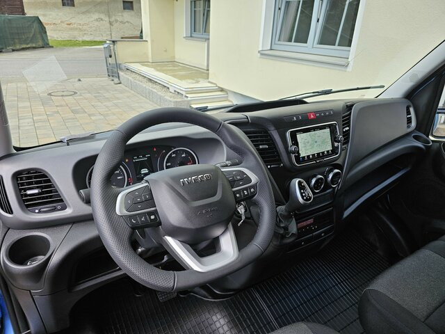 IVECO Daily 35S18HA8 3.0 Hi-Matic AHK Tachograph LED - Комбе фургон: слика 4 IVECO Daily 35S18HA8 3.0 Hi-Matic AHK Tachograph LED - Комбе фургон: слика 4