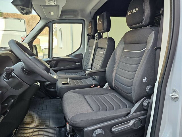 IVECO Daily 35S18HA8V DOKA Hi-Matic 12m³ 2xSchiebetür - Товарно комбе, Комби со двојна кабина: слика 3 IVECO Daily 35S18HA8V DOKA Hi-Matic 12m³ 2xSchiebetür - Товарно комбе, Комби со двојна кабина: слика 3