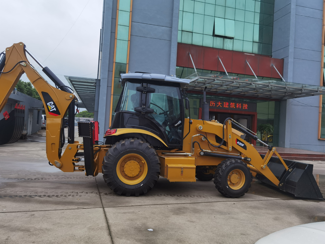 CAT 420F Backhoe Loader - Ровокопач: слика 4 CAT 420F Backhoe Loader - Ровокопач: слика 4