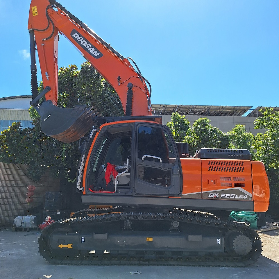 Doosan Dx225LCA Crawler Excavator - Багер гасеничар: слика 1 Doosan Dx225LCA Crawler Excavator - Багер гасеничар: слика 1