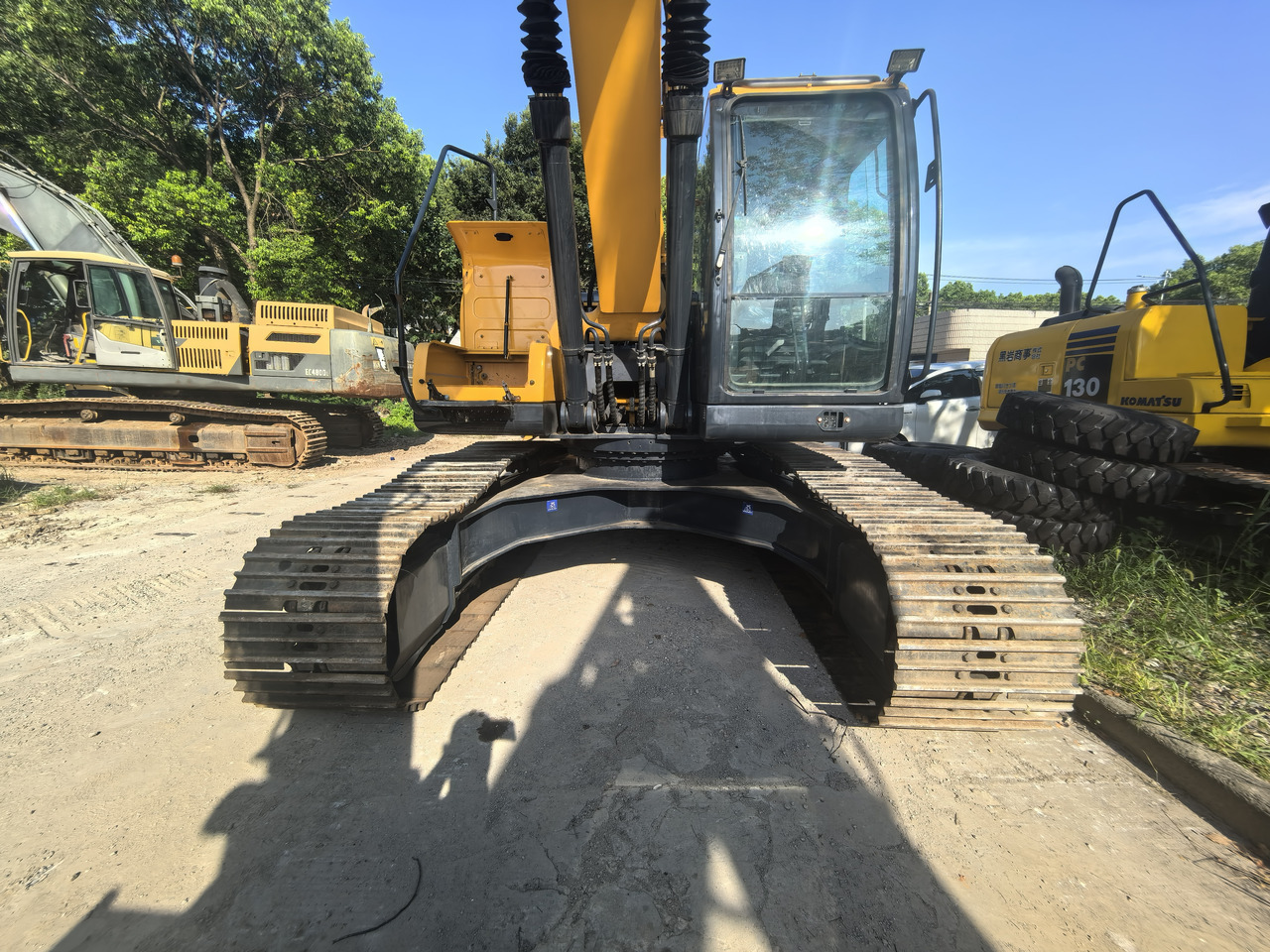 Hyundai 220lc-9s excavator - Багер на тркала: слика 5 Hyundai 220lc-9s excavator - Багер на тркала: слика 5