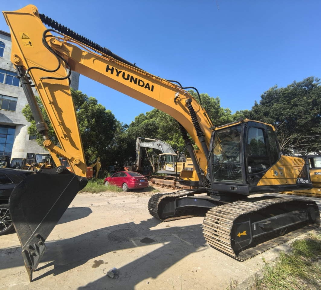 Hyundai 220lc-9s excavator - Багер на тркала: слика 1 Hyundai 220lc-9s excavator - Багер на тркала: слика 1