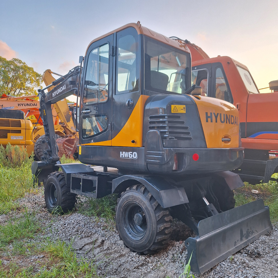 Hyundai 60vs excavator - Багер на тркала: слика 3 Hyundai 60vs excavator - Багер на тркала: слика 3