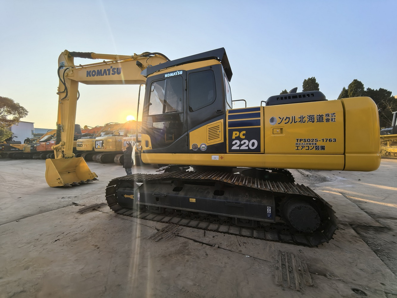 Komatsu PC220-7 - Багер гасеничар: слика 1 Komatsu PC220-7 - Багер гасеничар: слика 1