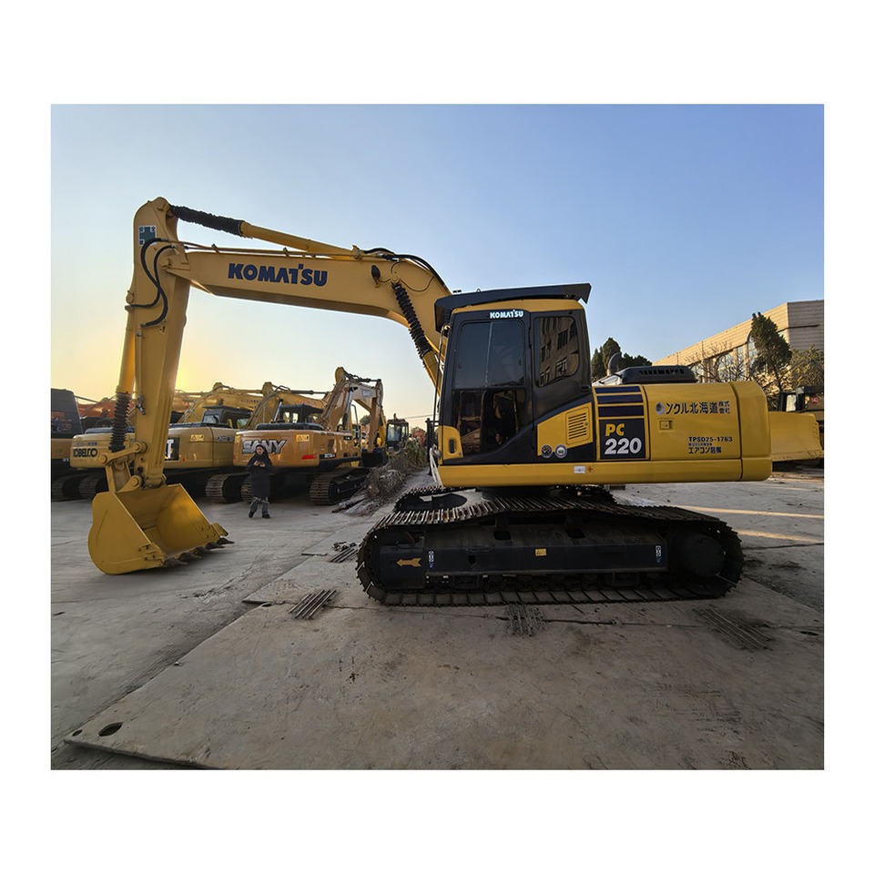 Komatsu PC220-7 - Багер гасеничар: слика 1 Komatsu PC220-7 - Багер гасеничар: слика 1