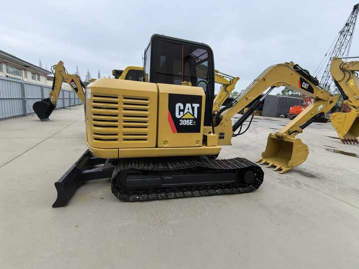 MINI Caterpillar Excavator SECOND HAND Excavator 305.5e2 Caterpillar Cat306e2 Small Hydraulic Excavator - Багер гасеничар: слика 3 MINI Caterpillar Excavator SECOND HAND Excavator 305.5e2 Caterpillar Cat306e2 Small Hydraulic Excavator - Багер гасеничар: слика 3