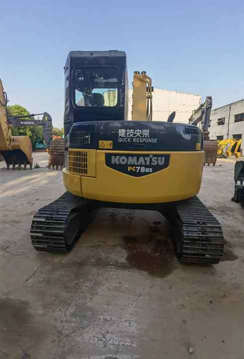 Used Small Crawler Excavator PC78US Japan Brand komatsu model pc78us For Sale - Багер: слика 2 Used Small Crawler Excavator PC78US Japan Brand komatsu model pc78us For Sale - Багер: слика 2