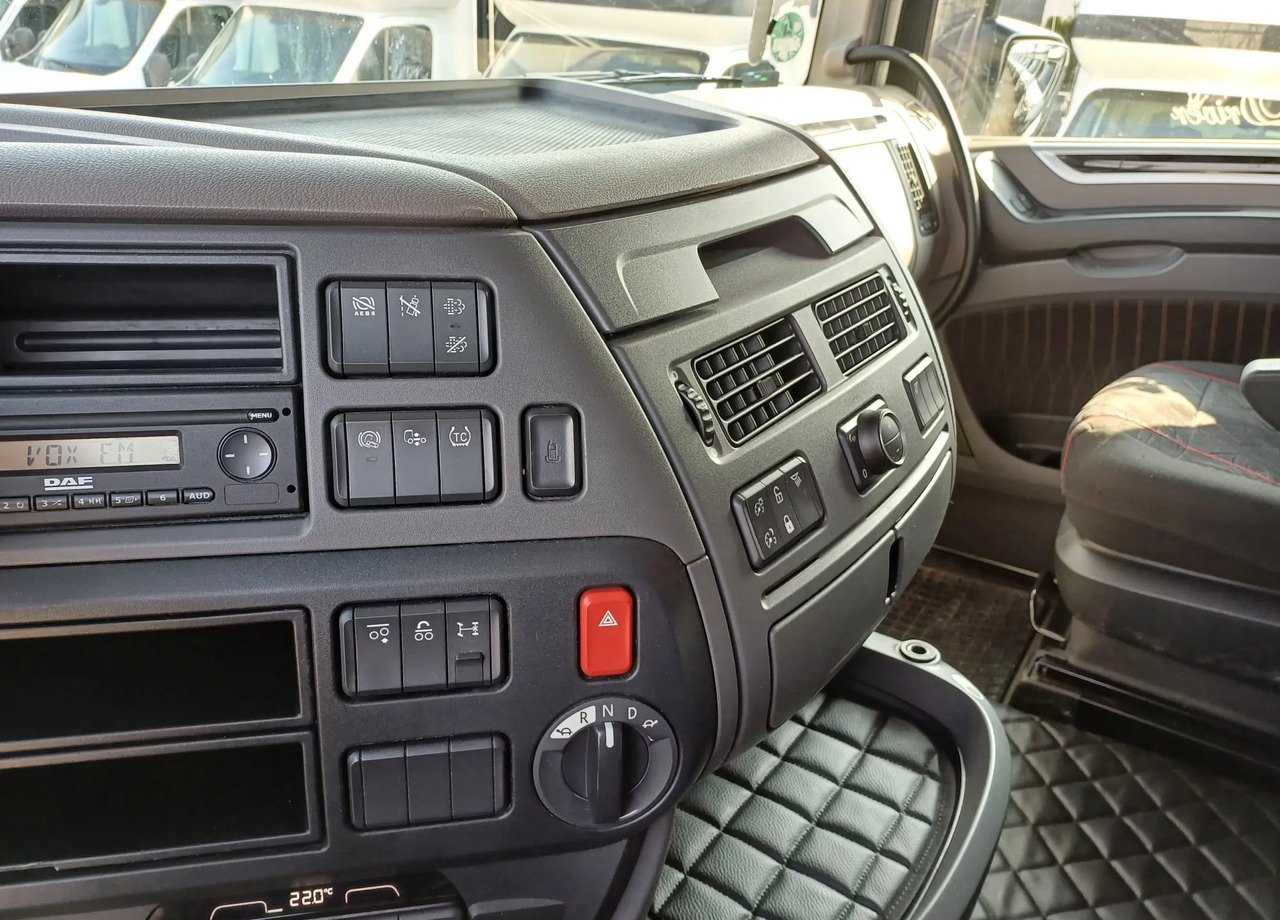 Камион со церада DAF XF 480 SUPER SPACE CAB / ZESTAW TANDEM PRZEJAZDOWY 120m3: слика 15