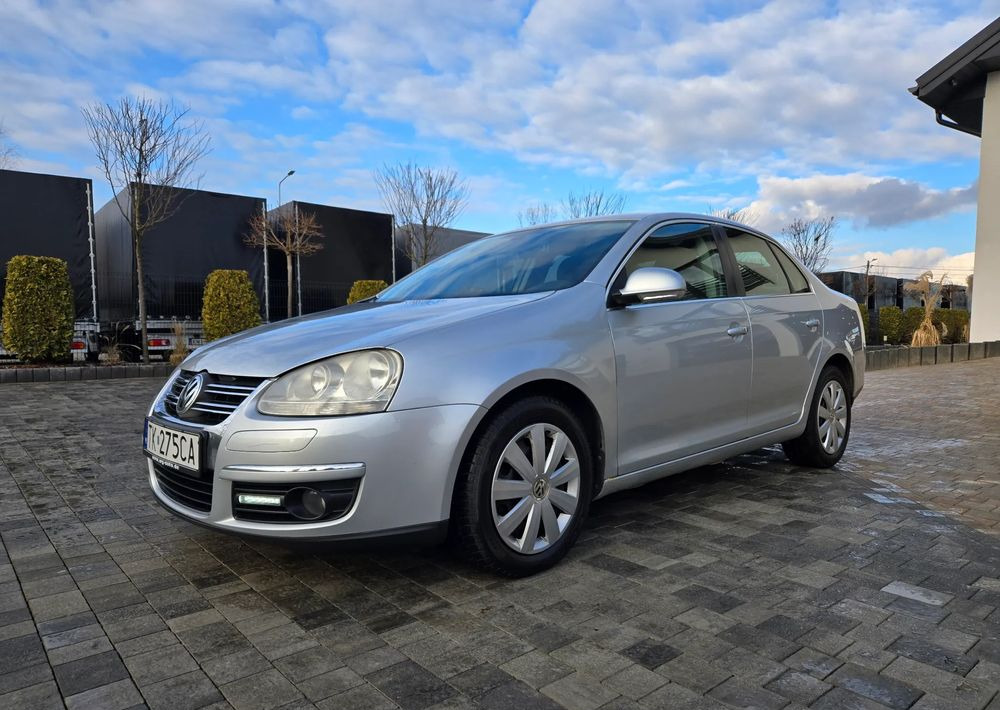 Volkswagen Jetta 2.0 TDI Sportline - Седан: слика 4 Volkswagen Jetta 2.0 TDI Sportline - Седан: слика 4