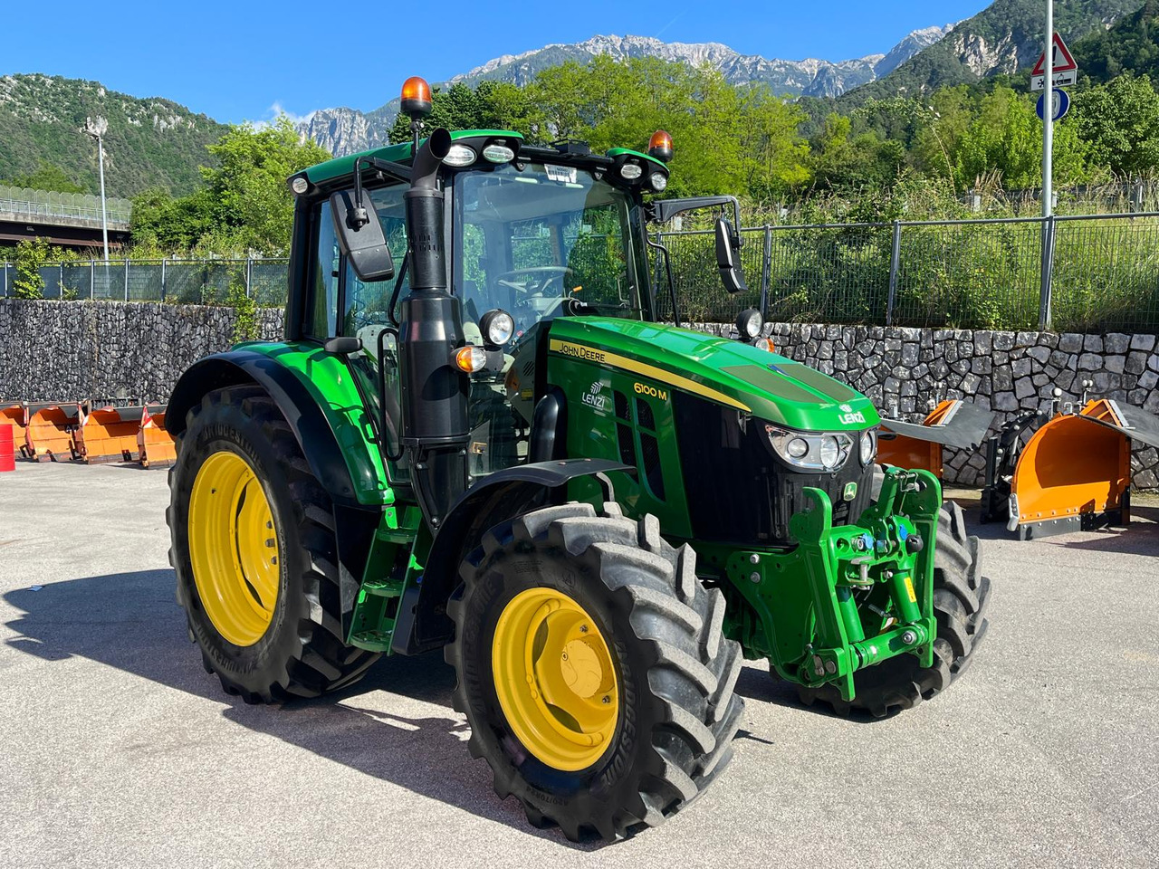 JOHN DEERE 6100M - Трактор: слика 4 JOHN DEERE 6100M - Трактор: слика 4