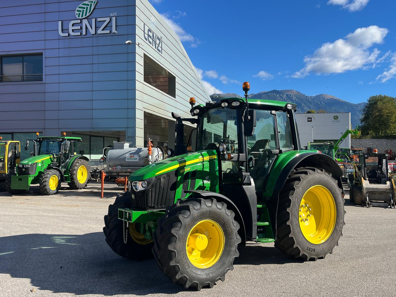 JOHN DEERE 6120 M - Трактор: слика 1 JOHN DEERE 6120 M - Трактор: слика 1