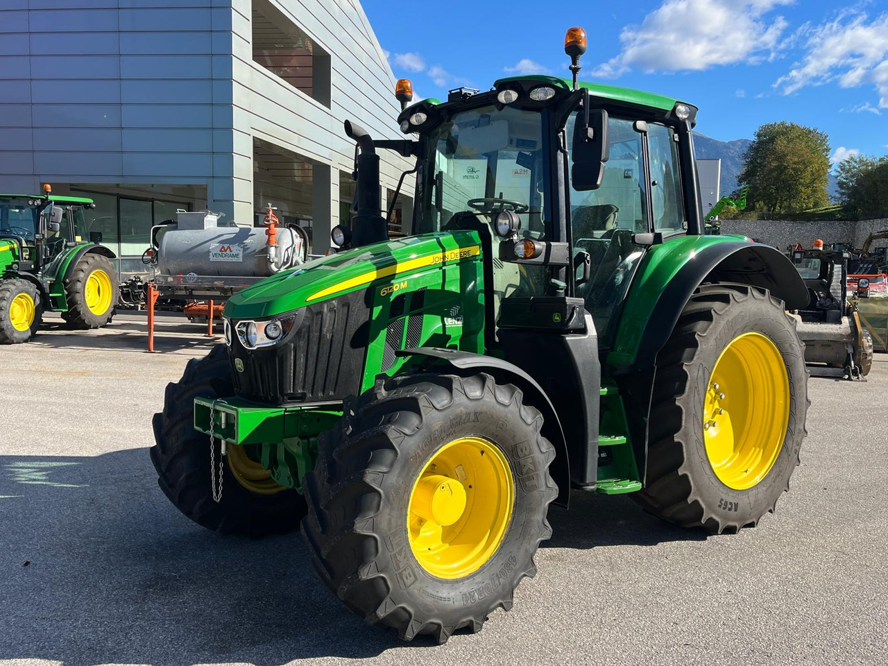 JOHN DEERE 6120 M - Трактор: слика 2 JOHN DEERE 6120 M - Трактор: слика 2