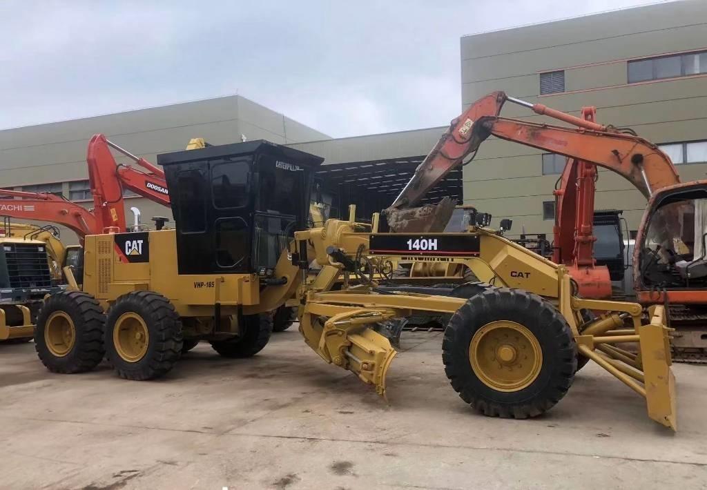 CAT 140 K - Порамнувач: слика 1 CAT 140 K - Порамнувач: слика 1