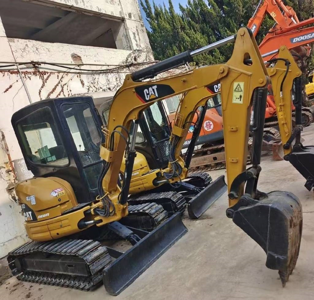 CAT 303 CR - Мини багер: слика 1 CAT 303 CR - Мини багер: слика 1