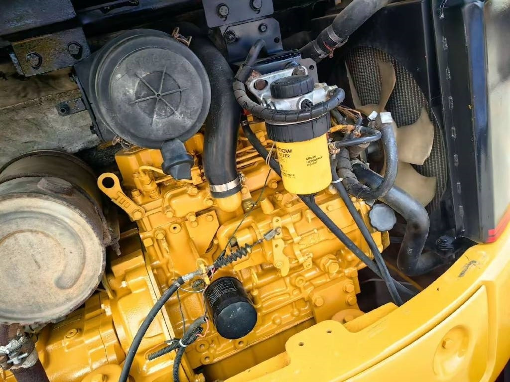 CAT 304 C - Мини багер: слика 2 CAT 304 C - Мини багер: слика 2