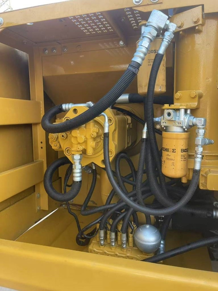 Багер гасеничар CAT 320 B: слика 8