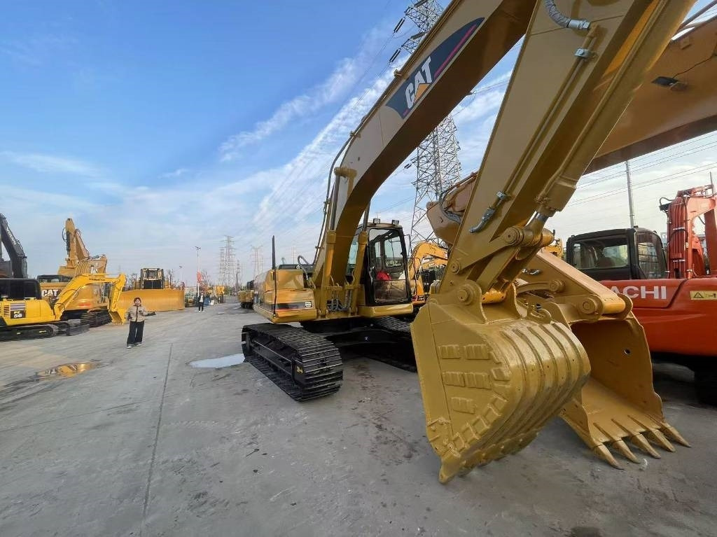 CAT 320 B - Багер гасеничар: слика 1 CAT 320 B - Багер гасеничар: слика 1