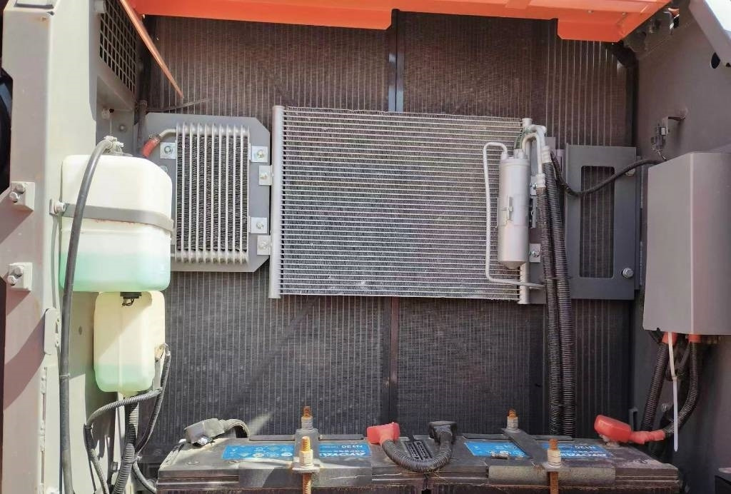 Hitachi ZX 240 - Багер гасеничар: слика 2 Hitachi ZX 240 - Багер гасеничар: слика 2