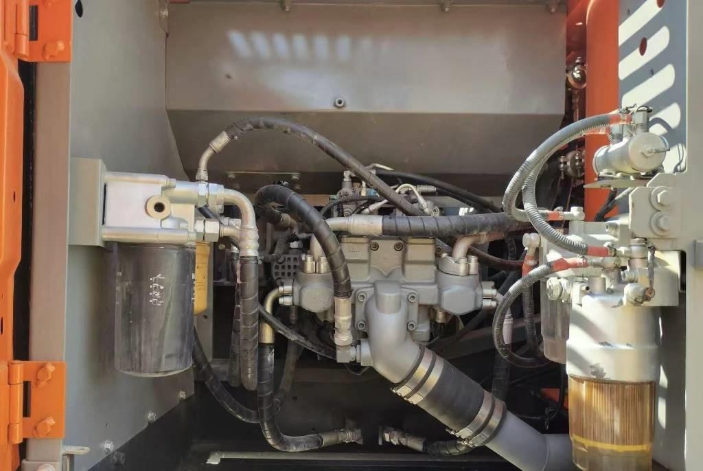 Hitachi ZX 240 - Багер гасеничар: слика 4 Hitachi ZX 240 - Багер гасеничар: слика 4