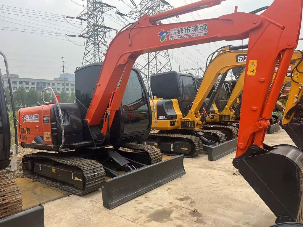Hitachi ZX 60 - Мини багер: слика 1 Hitachi ZX 60 - Мини багер: слика 1