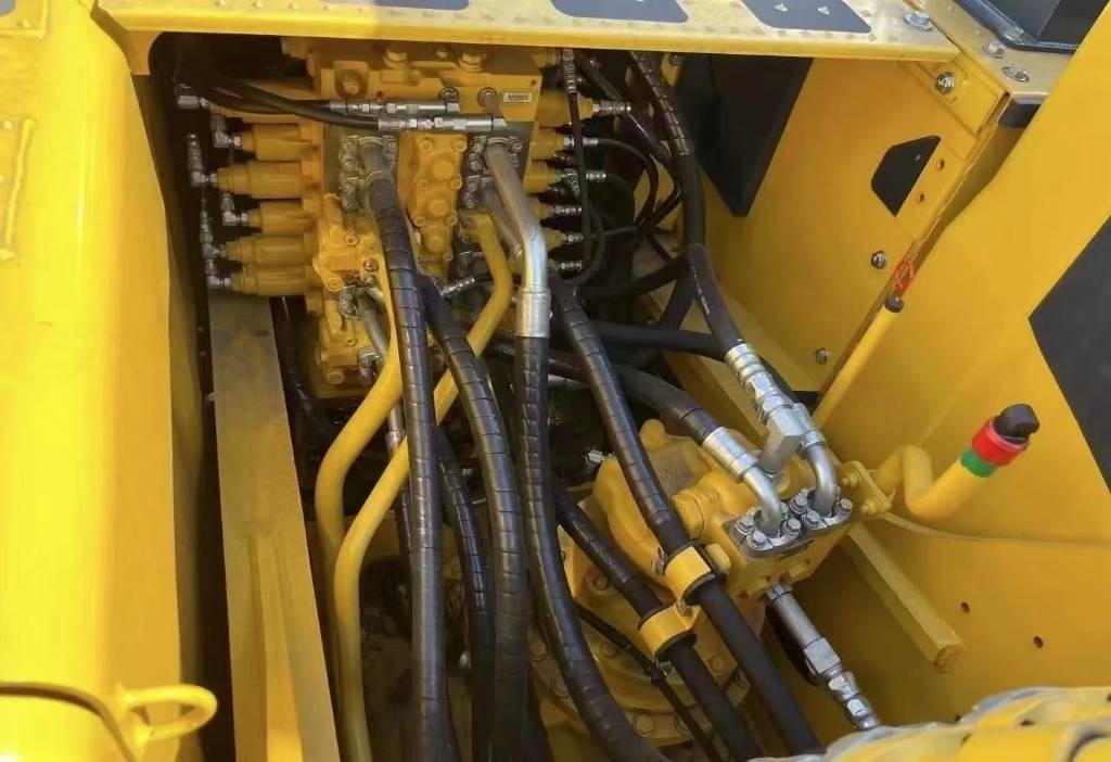 Komatsu PC 200-8 - Багер гасеничар: слика 3 Komatsu PC 200-8 - Багер гасеничар: слика 3