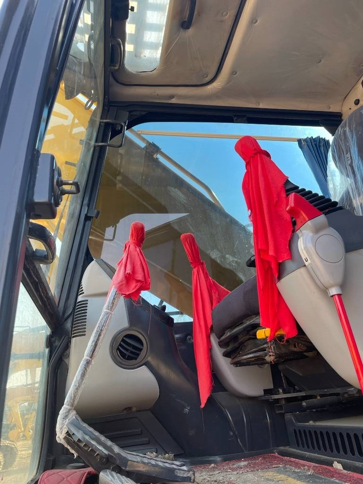 Komatsu PC 210-8  - Багер гасеничар: слика 3 Komatsu PC 210-8  - Багер гасеничар: слика 3