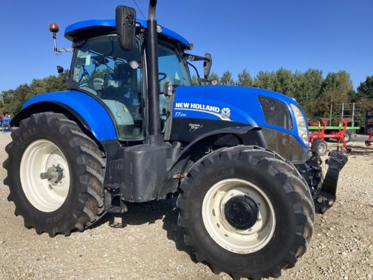 New Holland T7.210 - Трактор: слика 2 New Holland T7.210 - Трактор: слика 2