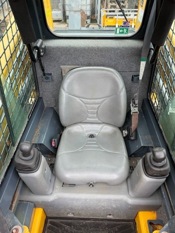 Натоварувач гасеничар Gehl RT165: слика 11