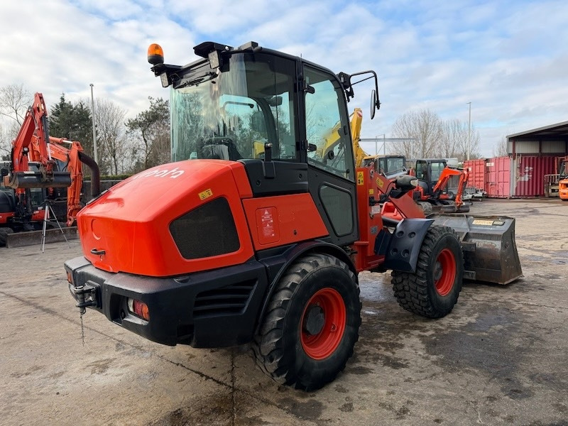 Kubota R 082 - Натоварувач на тркала: слика 4 Kubota R 082 - Натоварувач на тркала: слика 4