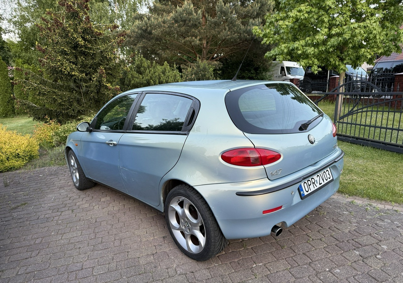 Alfa Romeo 147 Alfa Romeo 147 Klima 1.9 jtd-140KM - Автомобил: слика 4 Alfa Romeo 147 Alfa Romeo 147 Klima 1.9 jtd-140KM - Автомобил: слика 4