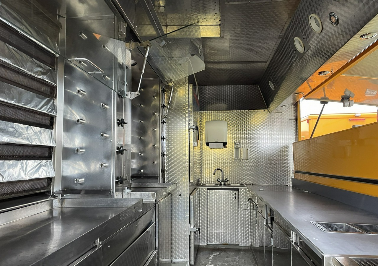 Fiat Ducato Autosklep Autogrill Gastronomiczny Food Truck Foodtruck sklep bar20 - Камион за продажба на добра: слика 3 Fiat Ducato Autosklep Autogrill Gastronomiczny Food Truck Foodtruck sklep bar20 - Камион за продажба на добра: слика 3