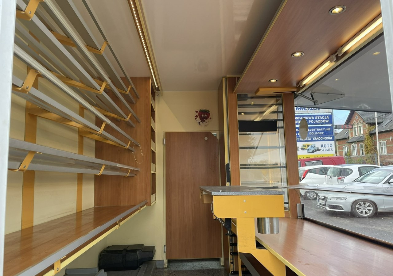 Fiat Ducato Autosklep pieczy Gastronomiczny Food Truck Foodtruck Sklep 78194km20 - Камион за продажба на добра: слика 4 Fiat Ducato Autosklep pieczy Gastronomiczny Food Truck Foodtruck Sklep 78194km20 - Камион за продажба на добра: слика 4