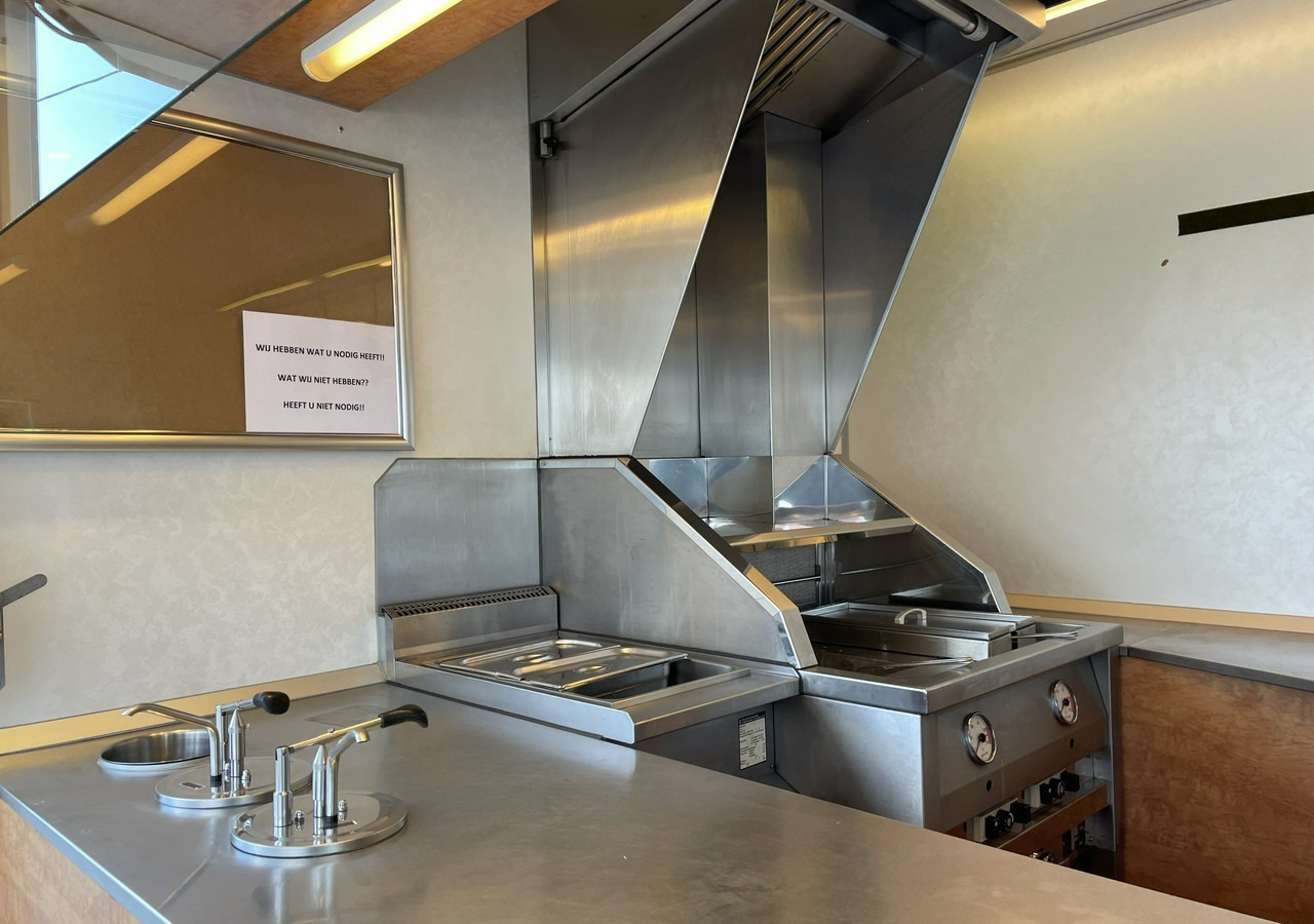 Fiat Ducato Fiat Autosklep Grill Gastronomiczny Food Truck Foodtruck sklep - Камион за продажба на добра: слика 3 Fiat Ducato Fiat Autosklep Grill Gastronomiczny Food Truck Foodtruck sklep - Камион за продажба на добра: слика 3