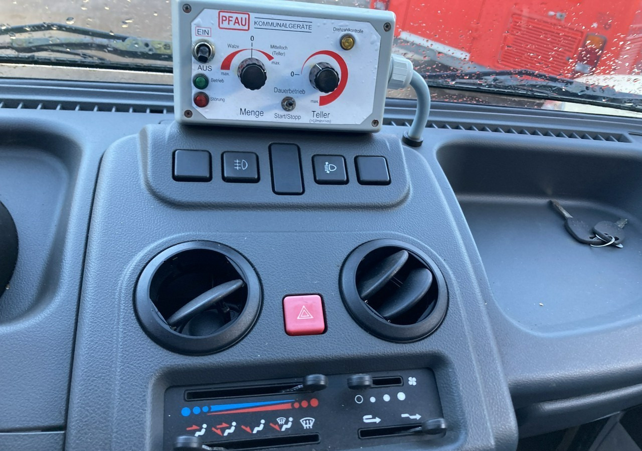 Комбе со отворен сандак Inna Inny PFAU Piaggio Porter 4X4 Skrzynia odśnieżarka Pług 5655km 2012: слика 8