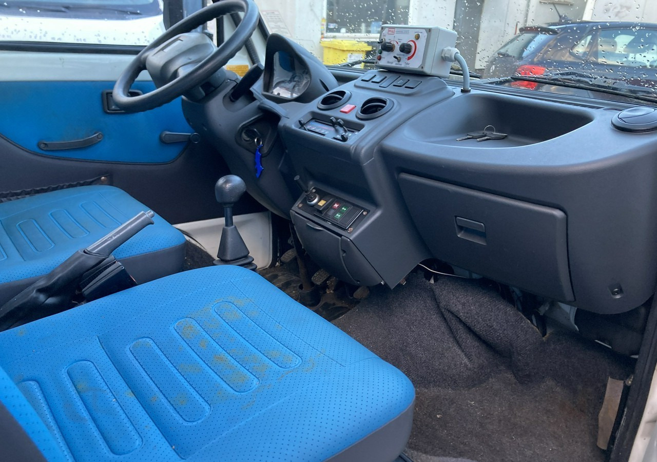 Комбе со отворен сандак Inna Inny PFAU Piaggio Porter 4X4 Skrzynia odśnieżarka Pług 5655km 2012: слика 9