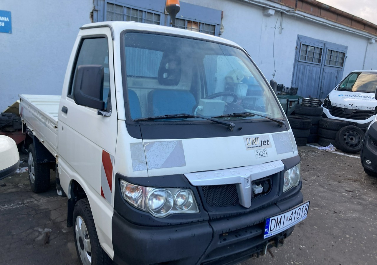 Inna Inny PFAU Piaggio Porter 4X4 Skrzynia odśnieżarka Pług 5655km 2012 - Комбе со отворен сандак: слика 2 Inna Inny PFAU Piaggio Porter 4X4 Skrzynia odśnieżarka Pług 5655km 2012 - Комбе со отворен сандак: слика 2