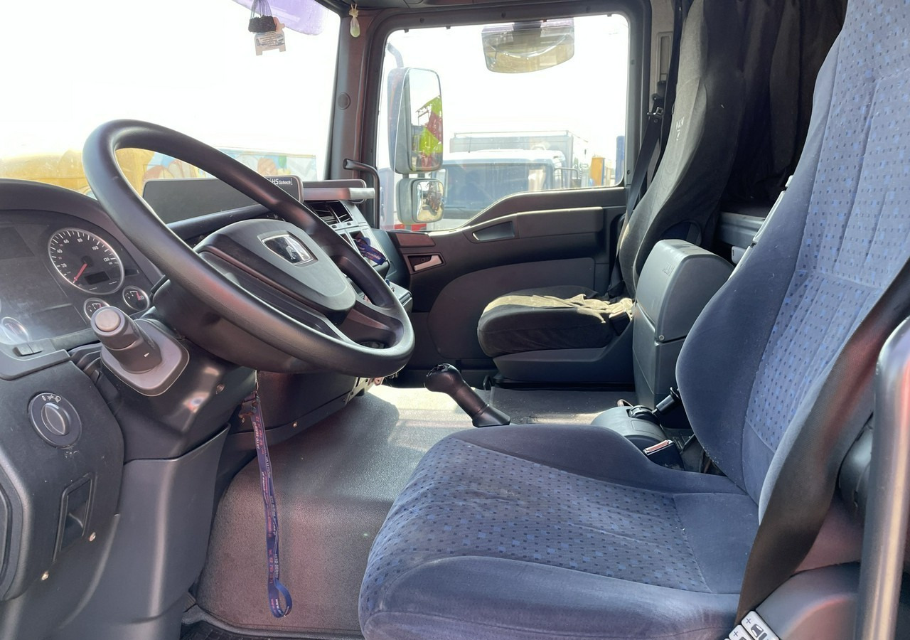 MAN Inny MAN MAN TGL 8.210 Pomoc drogowa Autolaweta na 2 Auta 2005 - Камион за влечење: слика 5 MAN Inny MAN MAN TGL 8.210 Pomoc drogowa Autolaweta na 2 Auta 2005 - Камион за влечење: слика 5