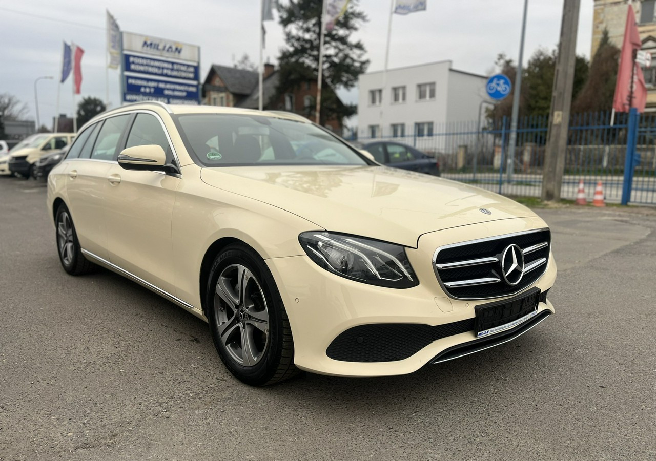 Mercedes-Benz Klasa E E220d T 9G-tronic 197KM Navi FullLed Kamera Asystent Model 2020 FV 2 - Автомобил: слика 1 Mercedes-Benz Klasa E E220d T 9G-tronic 197KM Navi FullLed Kamera Asystent Model 2020 FV 2 - Автомобил: слика 1