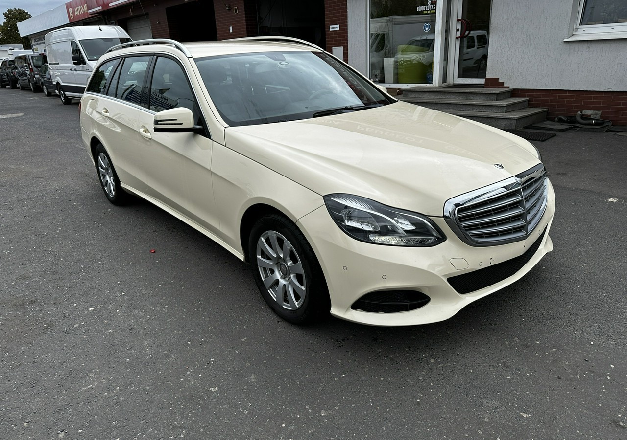 Mercedes-Benz Klasa E W212 E200 CDI Bluetec 7G-tronie 2015 LIFT Skóra FullLed ELEGANCE - Автомобил: слика 1 Mercedes-Benz Klasa E W212 E200 CDI Bluetec 7G-tronie 2015 LIFT Skóra FullLed ELEGANCE - Автомобил: слика 1