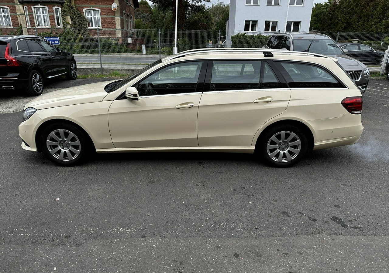 Mercedes-Benz Klasa E W212 E200 CDI Bluetec 7G-tronie 2015 LIFT Skóra FullLed ELEGANCE - Автомобил: слика 4 Mercedes-Benz Klasa E W212 E200 CDI Bluetec 7G-tronie 2015 LIFT Skóra FullLed ELEGANCE - Автомобил: слика 4