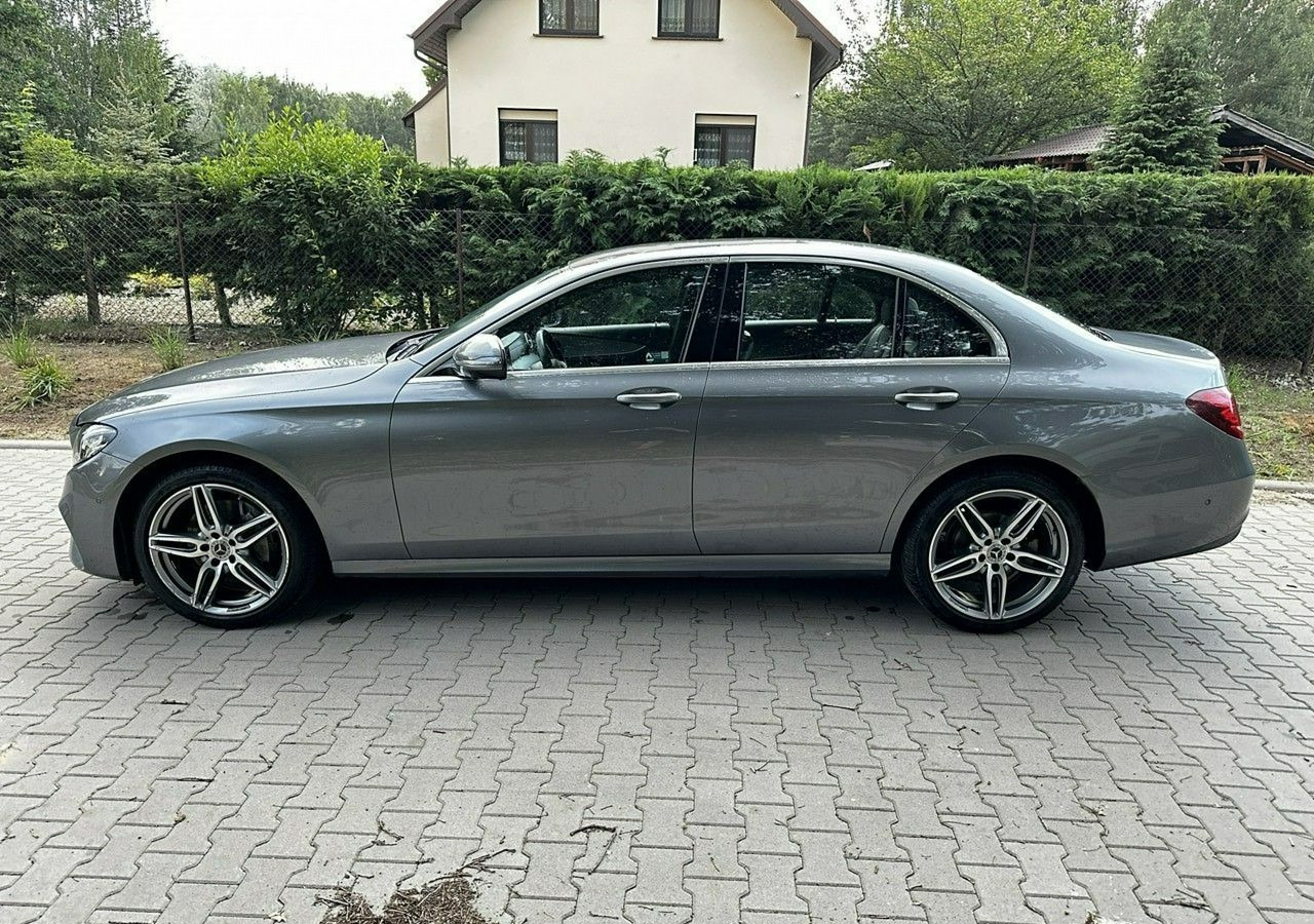 Mercedes-Benz Klasa E W213 E220d 2.0 194KM AMG-Pakiet MultibeamLed*Skóra*Navi*Kamera360* Salon - Автомобил: слика 4 Mercedes-Benz Klasa E W213 E220d 2.0 194KM AMG-Pakiet MultibeamLed*Skóra*Navi*Kamera360* Salon - Автомобил: слика 4
