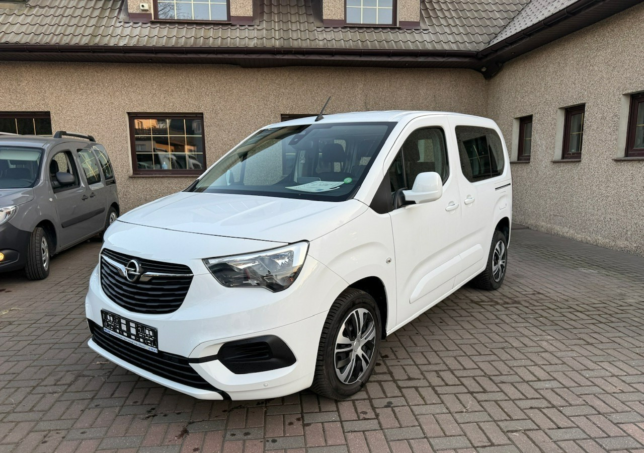 Opel Combo IV Combo Life Combo do przewozu Niepełnosprawnych inwalida rampa Model 2021 - Автомобил: слика 3 Opel Combo IV Combo Life Combo do przewozu Niepełnosprawnych inwalida rampa Model 2021 - Автомобил: слика 3