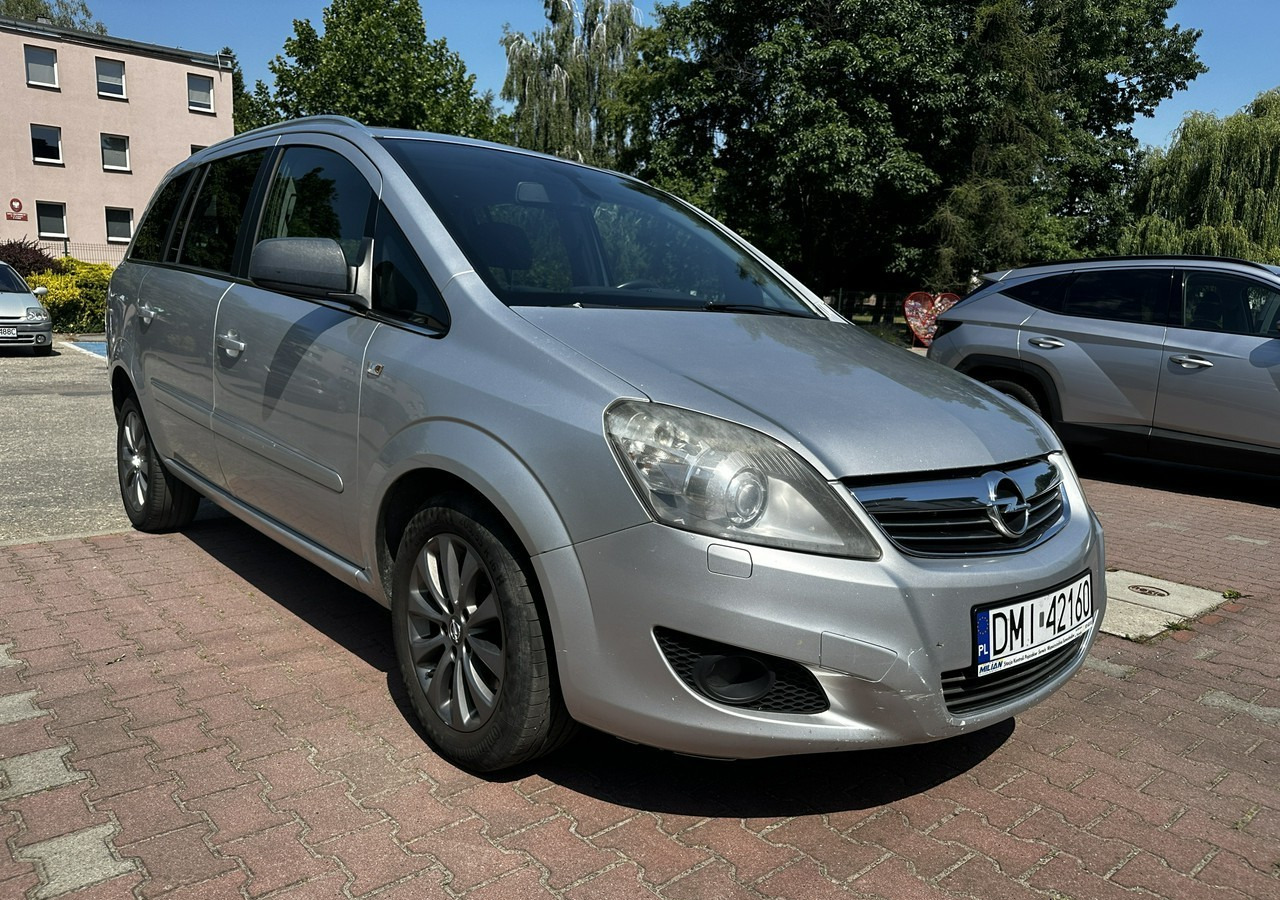Opel Zafira B Opel Zafira do przewozu osób Niepełnosprawnych inwalida rampa - Автомобил: слика 3 Opel Zafira B Opel Zafira do przewozu osób Niepełnosprawnych inwalida rampa - Автомобил: слика 3