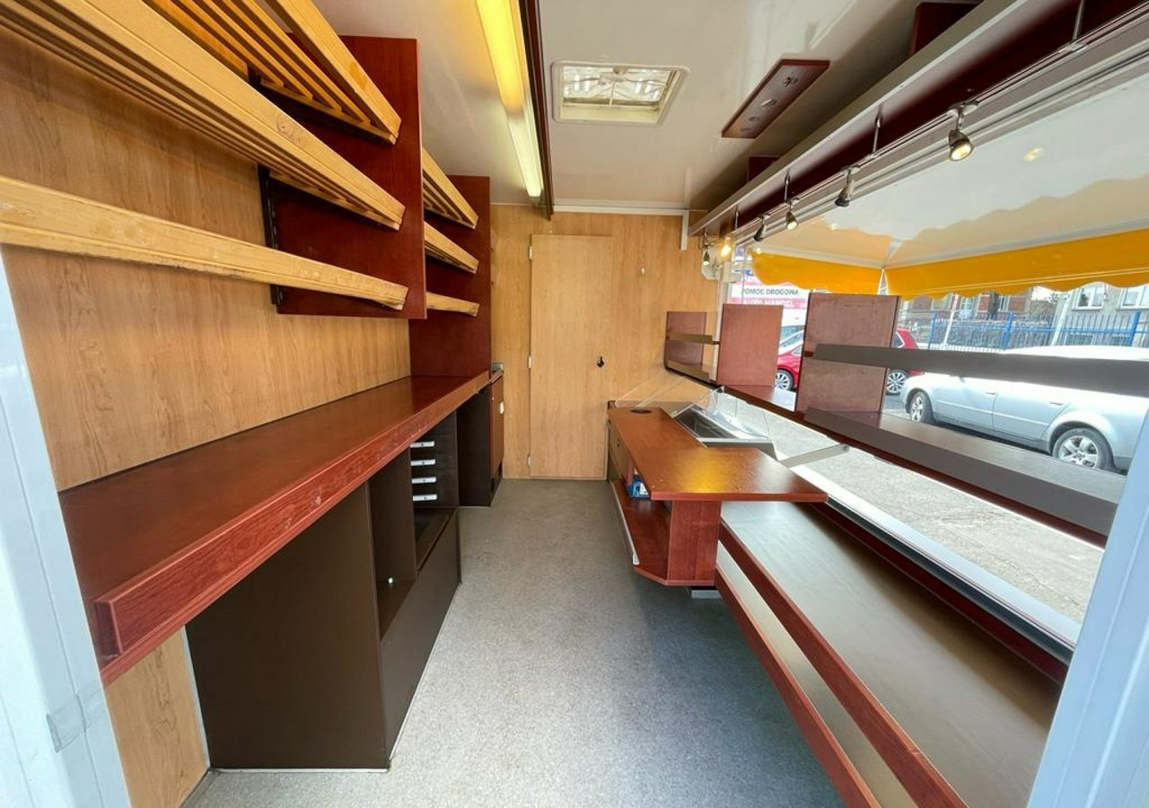 Renault Master Autosklep Sklep pieczywa Gastronomiczny Food Truck Foodtruck 2015 - Камион за продажба на добра: слика 3 Renault Master Autosklep Sklep pieczywa Gastronomiczny Food Truck Foodtruck 2015 - Камион за продажба на добра: слика 3