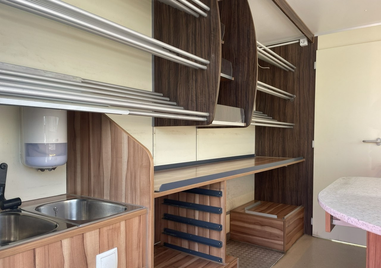 Renault Master Autosklep pieczywa Gastronomiczny Food Truck Foodtruck Sklep Borco20 - Камион за продажба на добра: слика 3 Renault Master Autosklep pieczywa Gastronomiczny Food Truck Foodtruck Sklep Borco20 - Камион за продажба на добра: слика 3