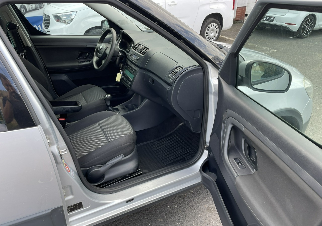 Автомобил Skoda Roomster I Roomster Scout 1.6-16V Klima 2012: слика 15
